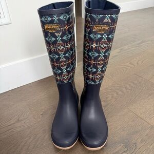 Pendleton Tall Rain Boot Sz 7 Navy Aztec Print. NWOB